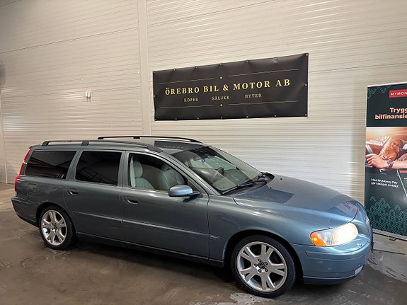 Volvo V70 2 of 7