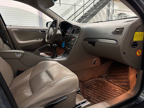 Volvo V70 6 of 7
