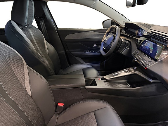 Peugeot 308 SW 13 of 17