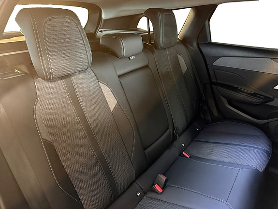 Peugeot 308 SW 14 of 17