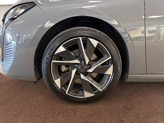 Peugeot 308 SW 8 of 17