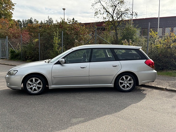 Subaru Legacy 3 of 17