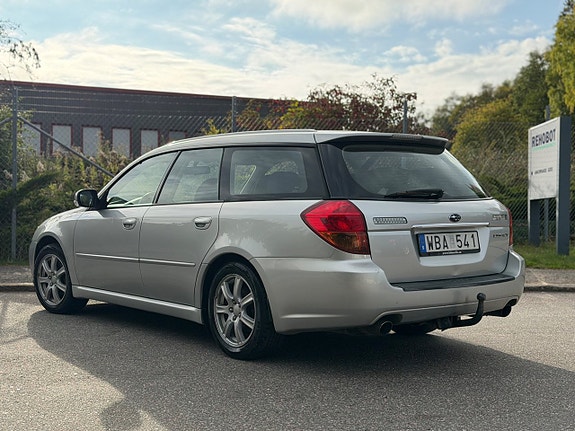 Subaru Legacy 7 of 17