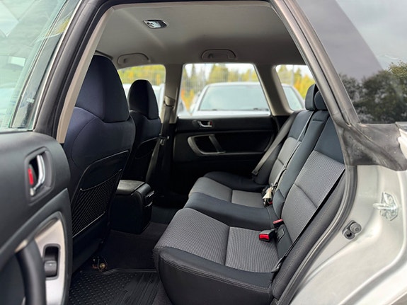 Subaru Legacy 17 of 17