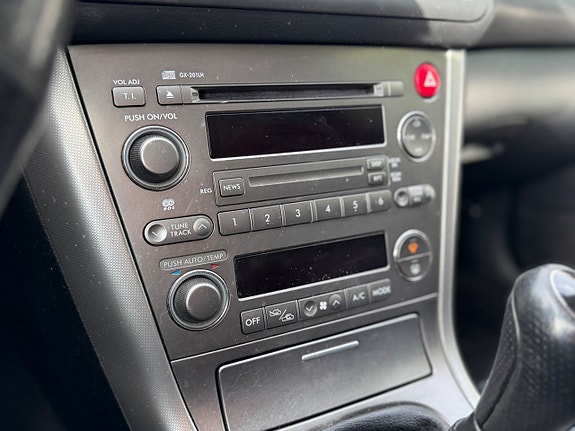 Subaru Legacy 14 of 17
