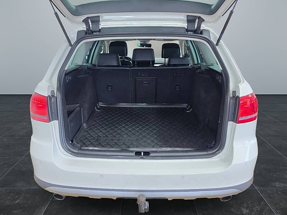 Volkswagen Passat Alltrack 6 of 19