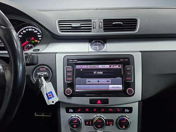 Volkswagen Passat Alltrack 14 of 19
