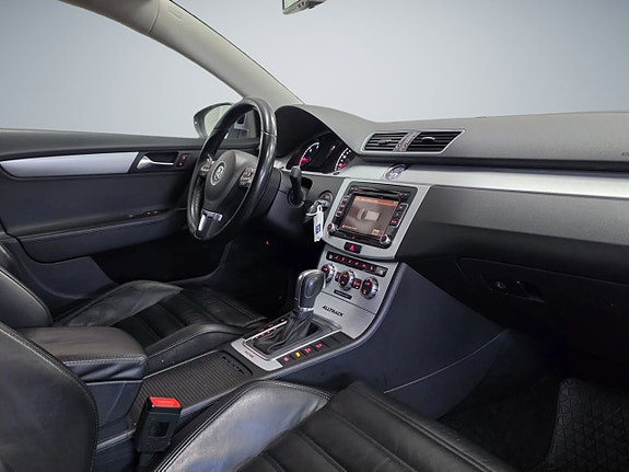 Volkswagen Passat Alltrack 17 of 19