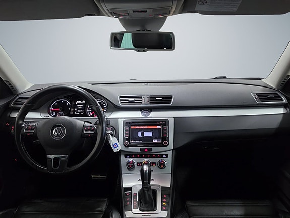 Volkswagen Passat Alltrack 16 of 19