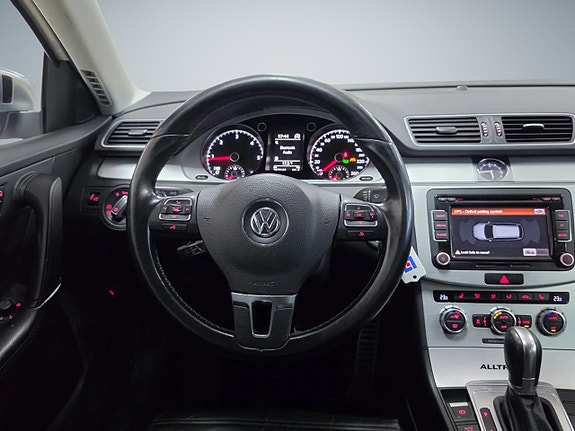 Volkswagen Passat Alltrack 15 of 19