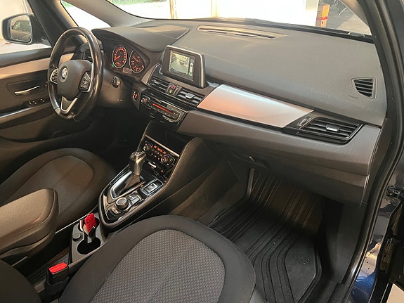 BMW 218d 14 of 20