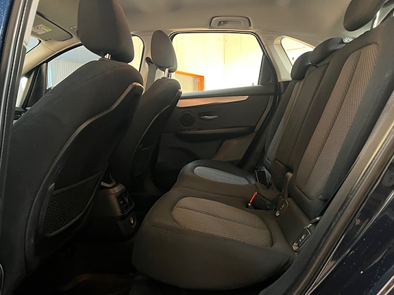 BMW 218d 11 of 20