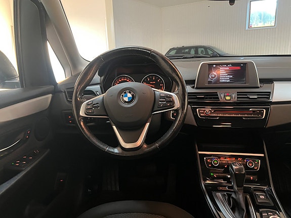 BMW 218d 16 of 20