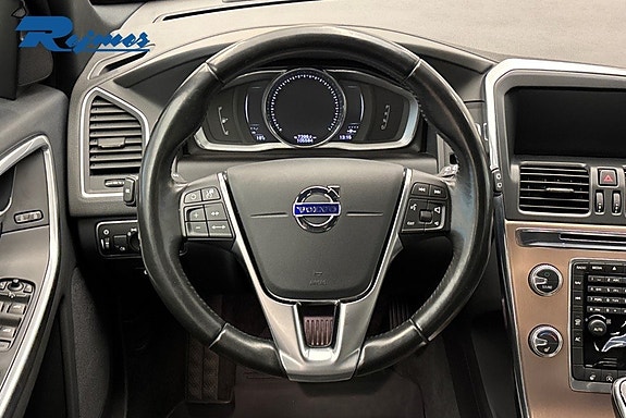 Volvo XC60 8 of 17