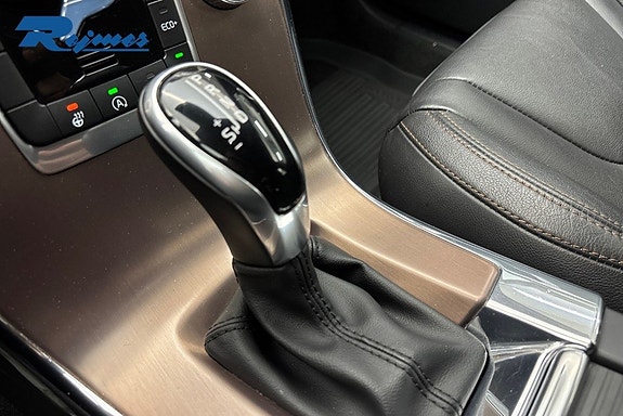 Volvo XC60 11 of 17