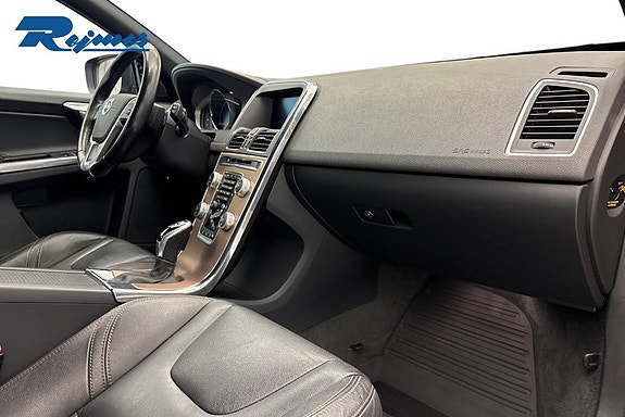 Volvo XC60 5 of 17