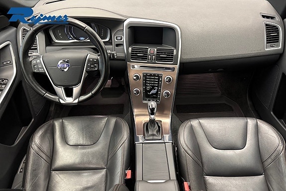 Volvo XC60 2 of 17