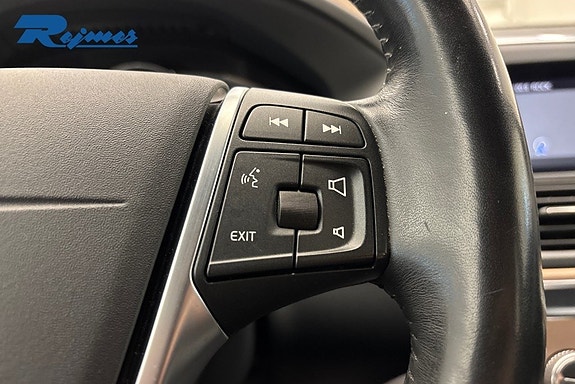 Volvo XC60 10 of 17