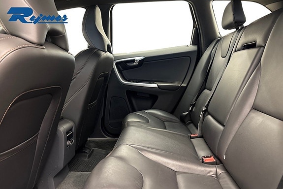 Volvo XC60 6 of 17