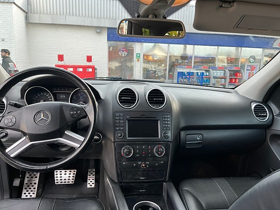 Mercedes-Benz ML350 9 of 9