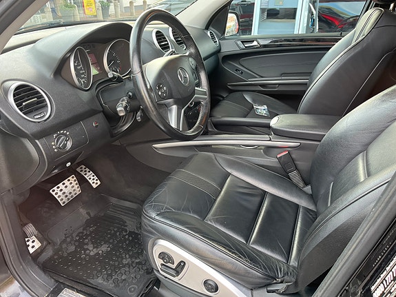 Mercedes-Benz ML350 7 of 9