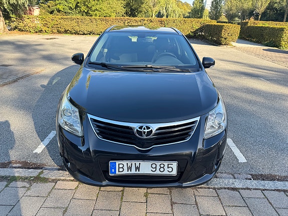 Toyota Avensis 3 of 13
