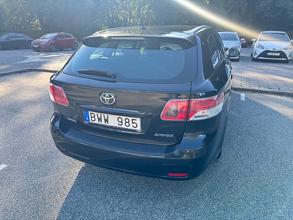 Toyota Avensis 8 of 13