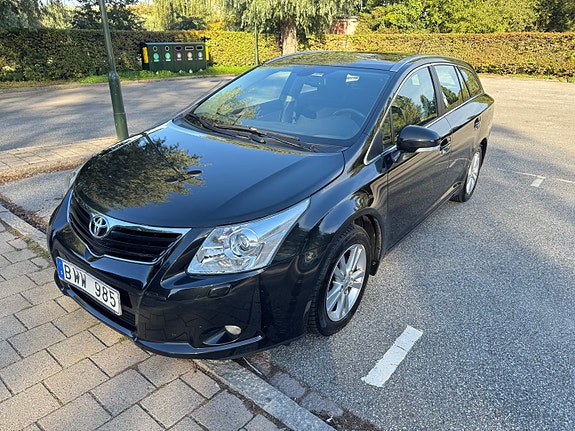 Toyota Avensis 2 of 13