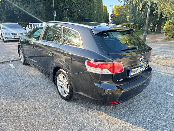 Toyota Avensis 9 of 13