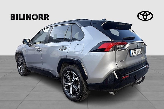 Toyota RAV4 5 of 17