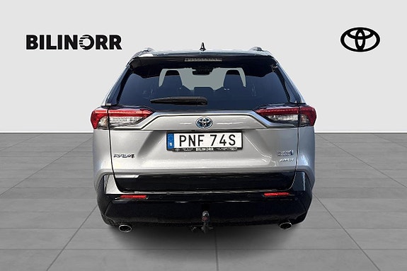 Toyota RAV4 6 of 17