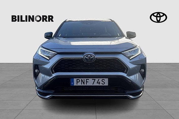 Toyota RAV4 3 of 17