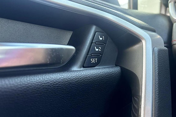 Toyota RAV4 15 of 17