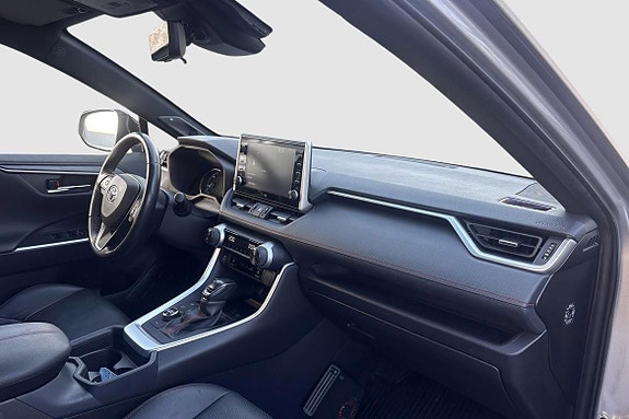 Toyota RAV4 10 of 17