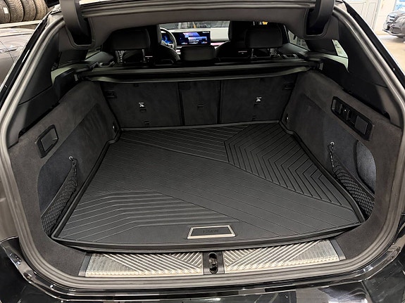 BMW 530e 11 of 13