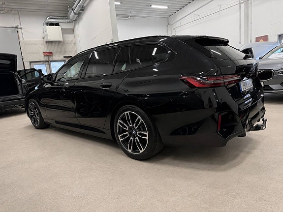BMW 530e 2 of 13