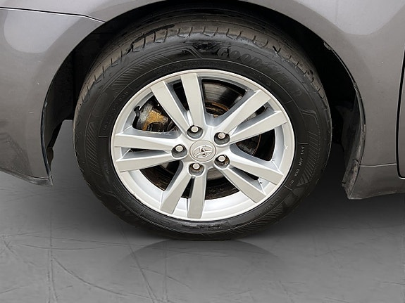 Toyota Avensis 26 of 27