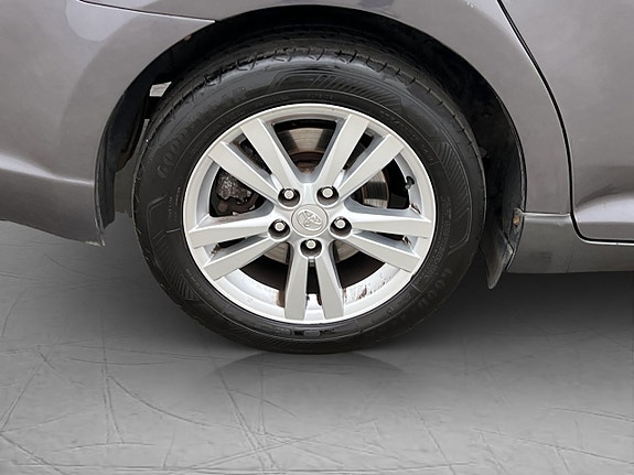 Toyota Avensis 24 of 27