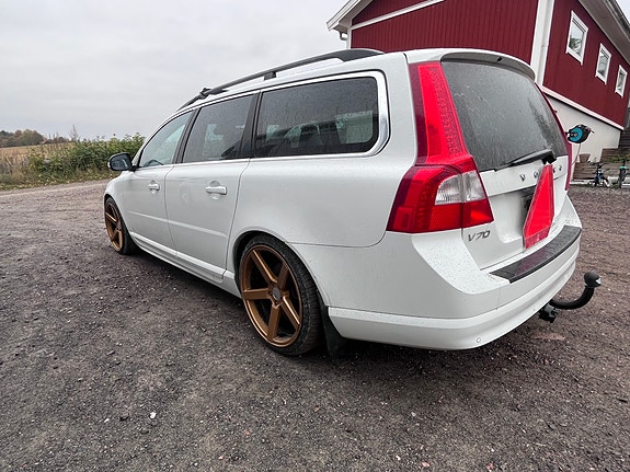 Volvo V70 3 of 4