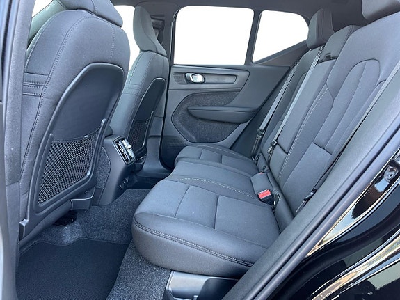 Volvo EX40 6 of 15