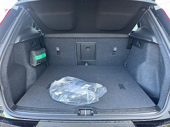 Volvo EX40 13 of 15