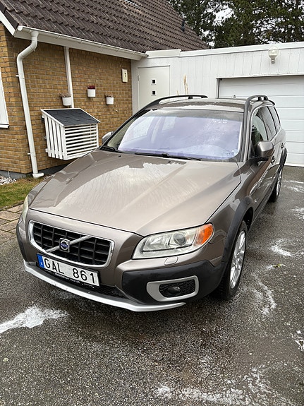 Volvo XC70 2 of 10