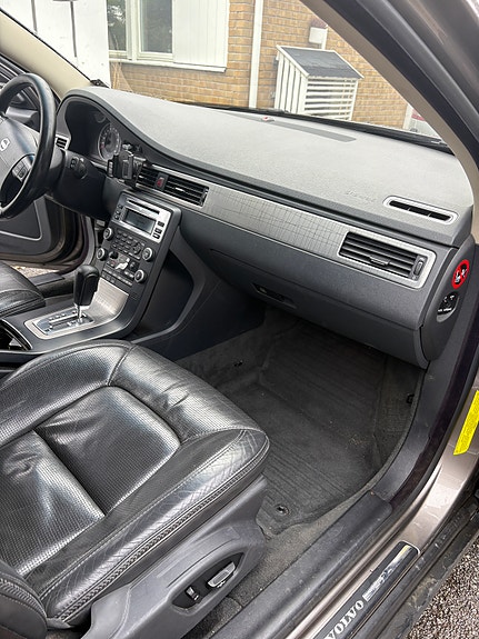 Volvo XC70 7 of 10