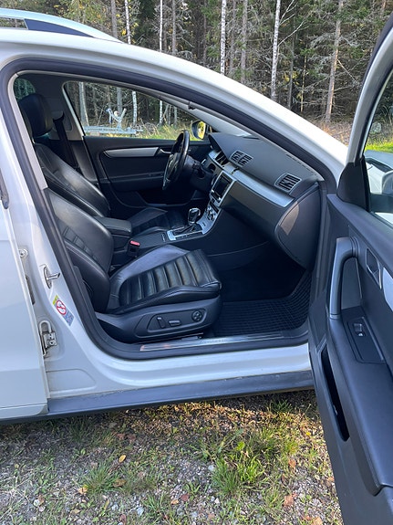 Volkswagen Passat Alltrack 8 of 16