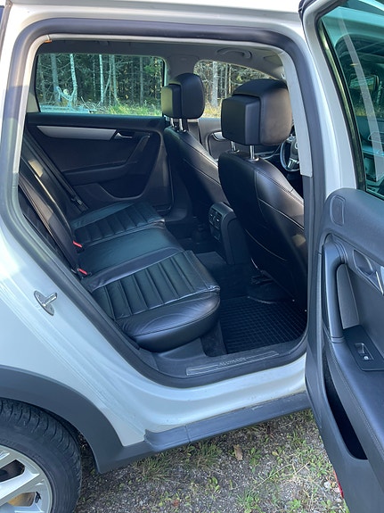 Volkswagen Passat Alltrack 9 of 16
