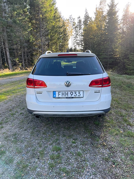 Volkswagen Passat Alltrack 6 of 16