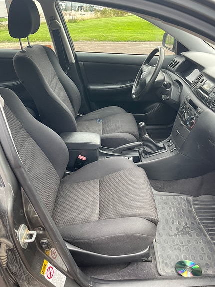 Toyota Corolla 7 of 10