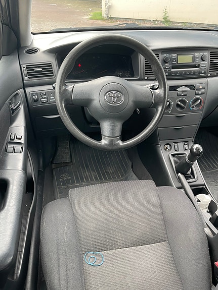 Toyota Corolla 6 of 10