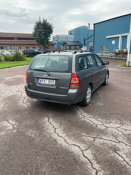 Toyota Corolla 8 of 10