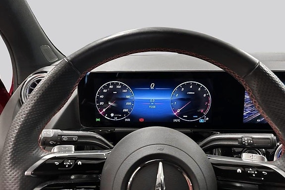 Mercedes-Benz GLA200 10 of 17